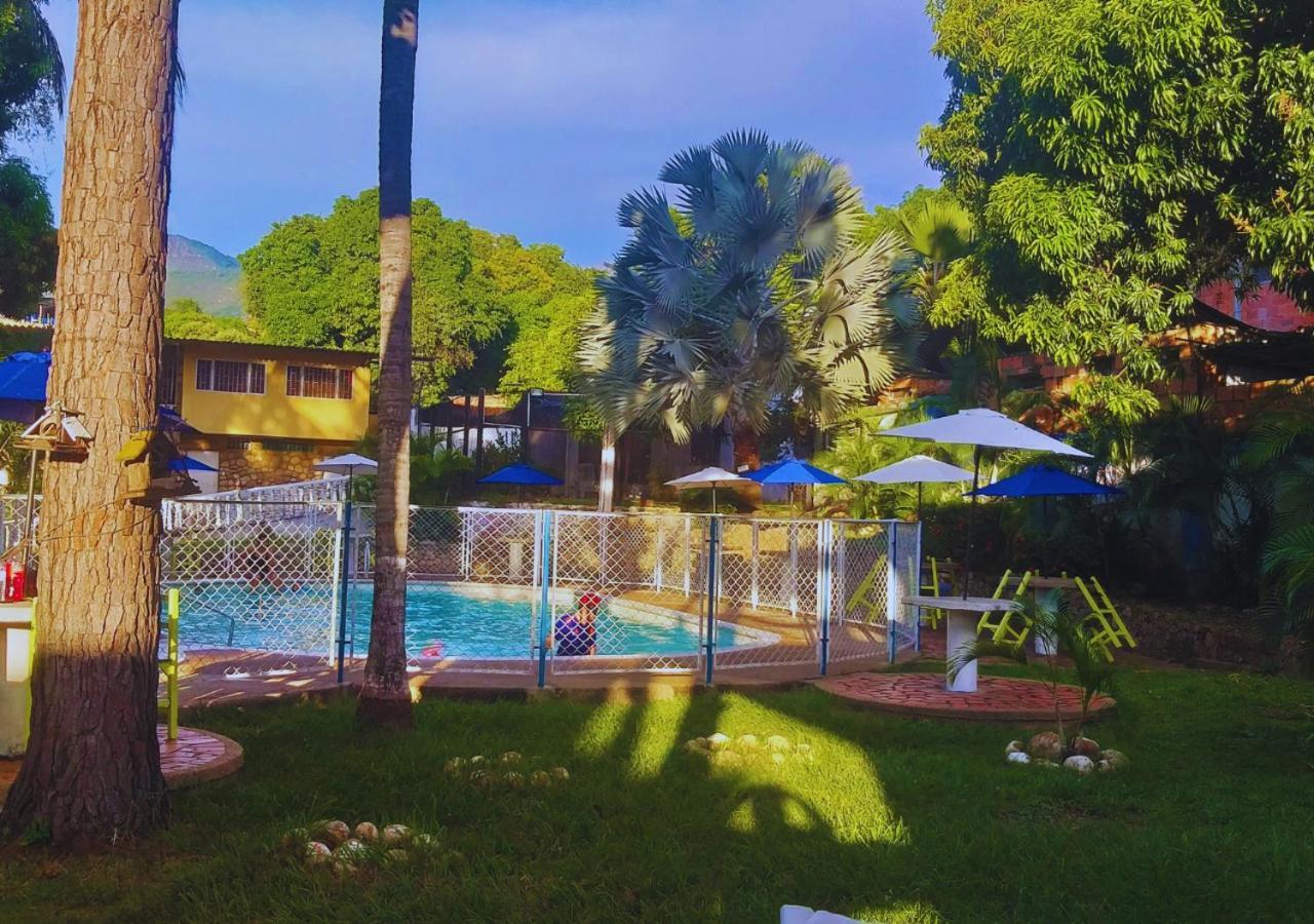 Hotel Villa De Rauzan Мельгар Экстерьер фото